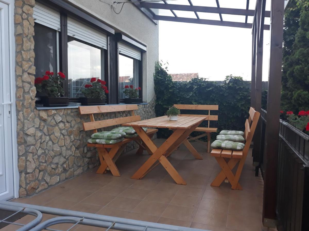 Nati Es Bea Vendeghaz Apartment Hajduszoboszlo Exterior photo